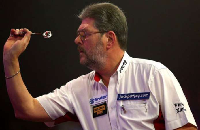 top-10-greatest-darts-players-of-all-time-sports-show