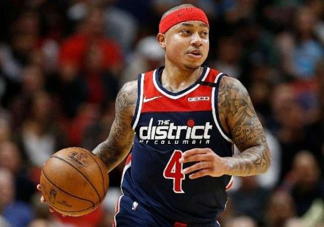 The ball has just about found the bottom of the net as thomas is knocked back to the. Isaiah Thomas Dunk Gif : 10 Shortest Person To Dunk In The History Of NBA