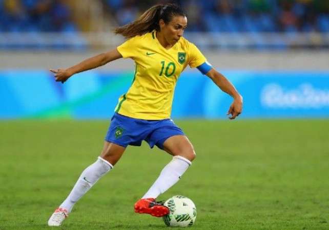 Top 10 Greatest Female Soccer Players Of All Time | 2021 Updates
