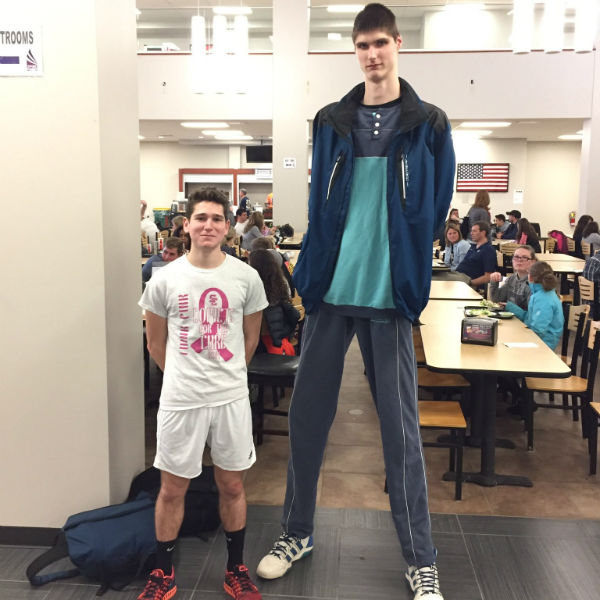 Me and the tallest person I've ever met. : r/tall